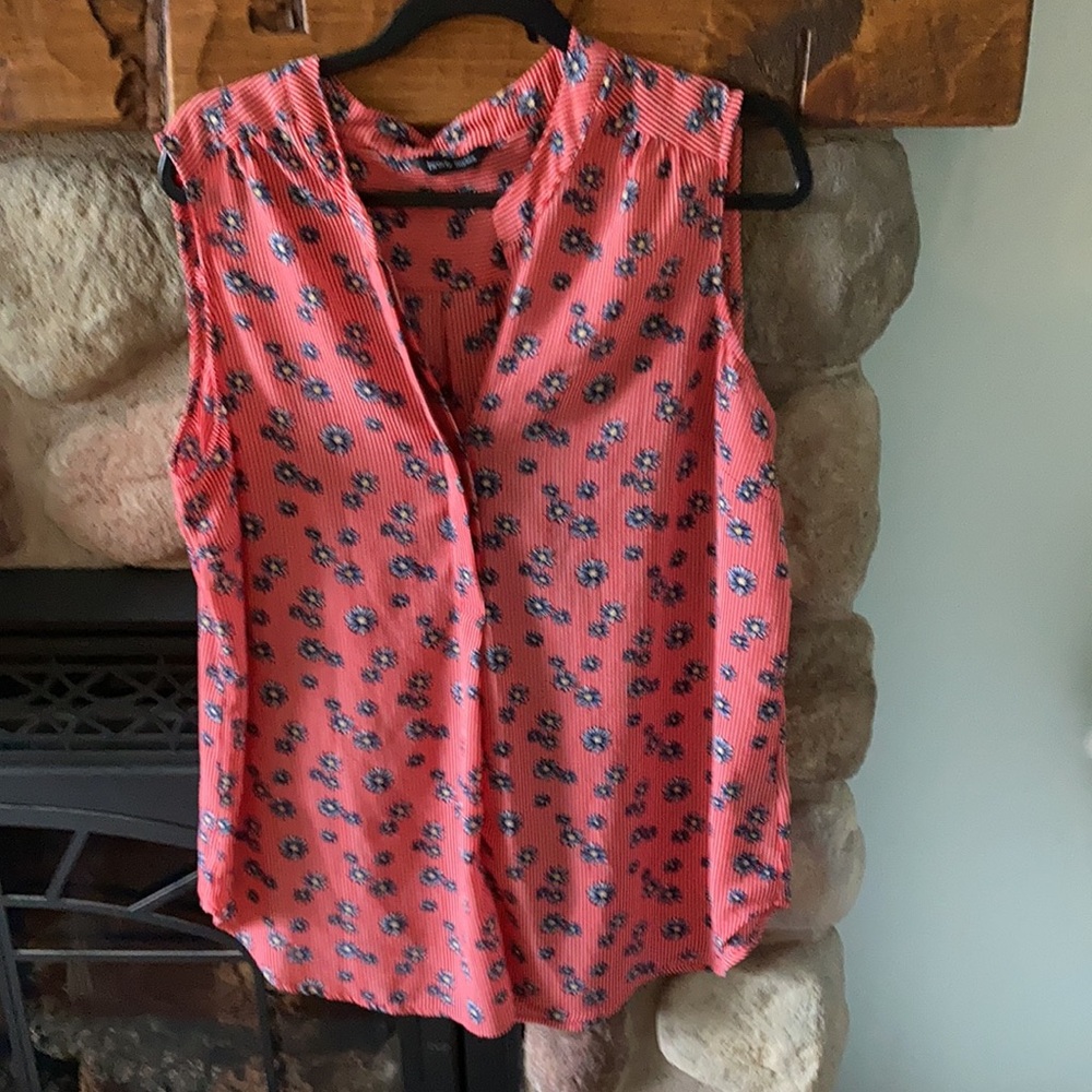 Brody Myles flower top